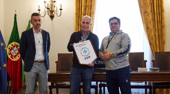 Presidente da Câmara da Mealhada pede "Taça" à Seleção Nacional de Hóquei em Patins